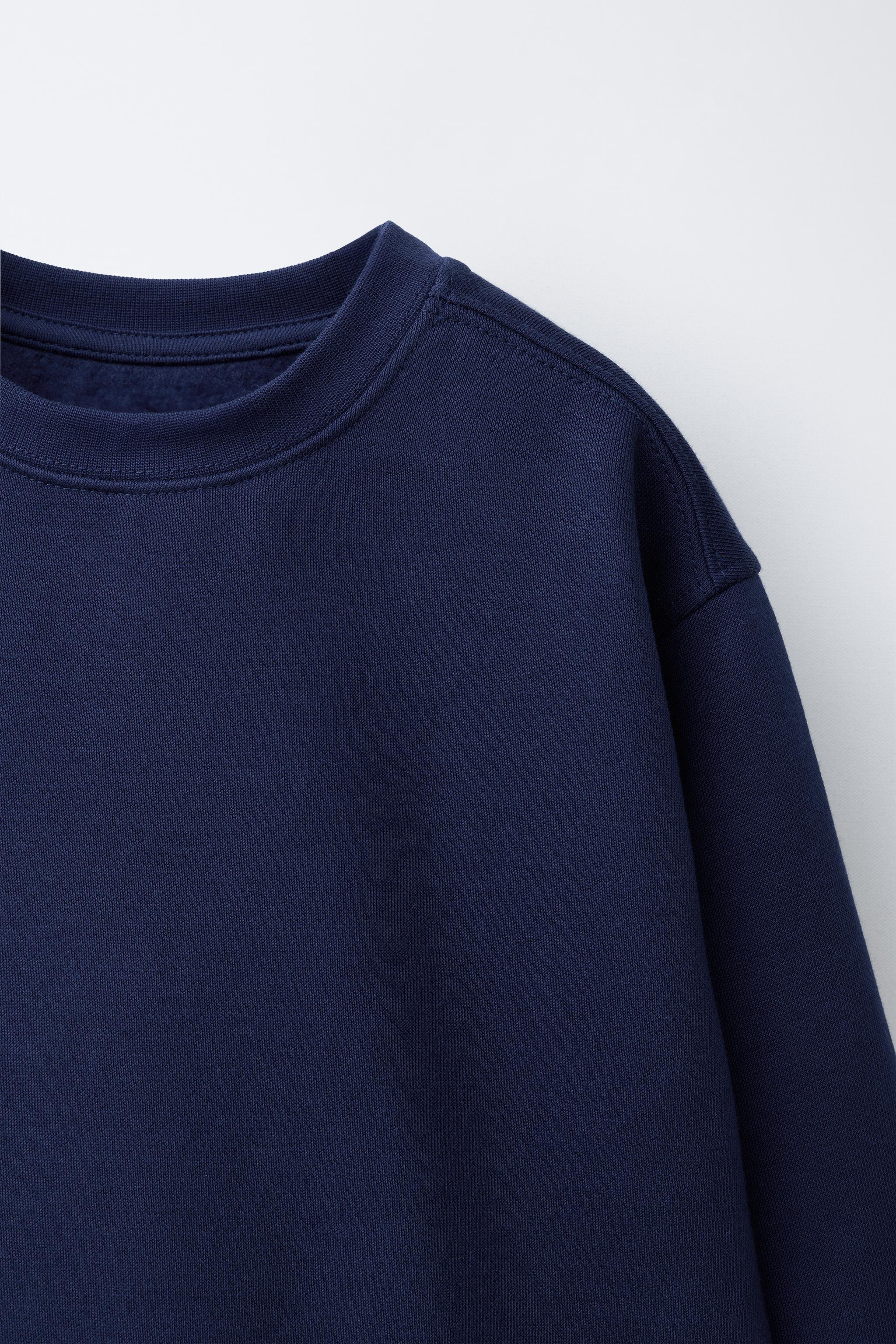 SWEAT BASIQUE À INSCRIPTION ET ÉTIQUETTE
